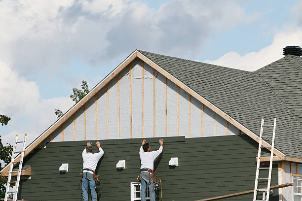 Professional Siding Installation technician working in Puyallup, WA
